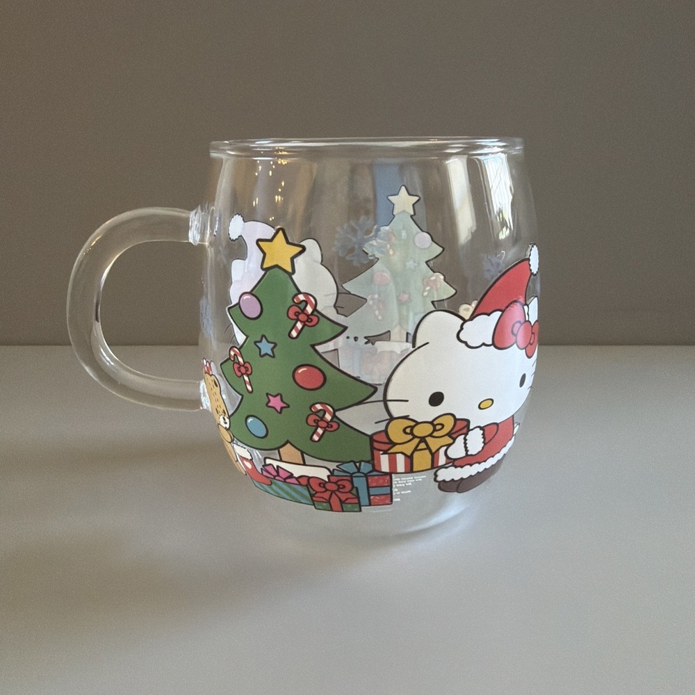 Sanrio Hello Kitty 17 oz Glass Mug -Christmas Tree Santa Gifts Holiday Snow
